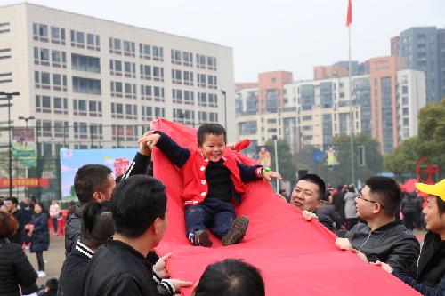 韩国最新男团组合的温馨日常