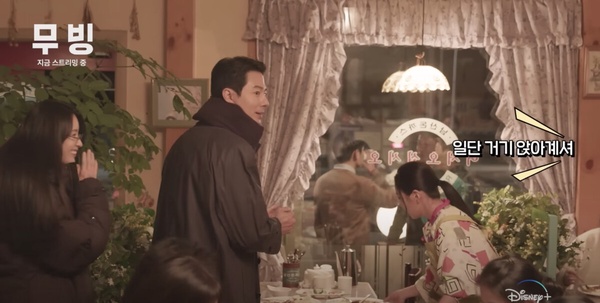 蜜吻999次，乔爷抱与小巷中的甜蜜秘密