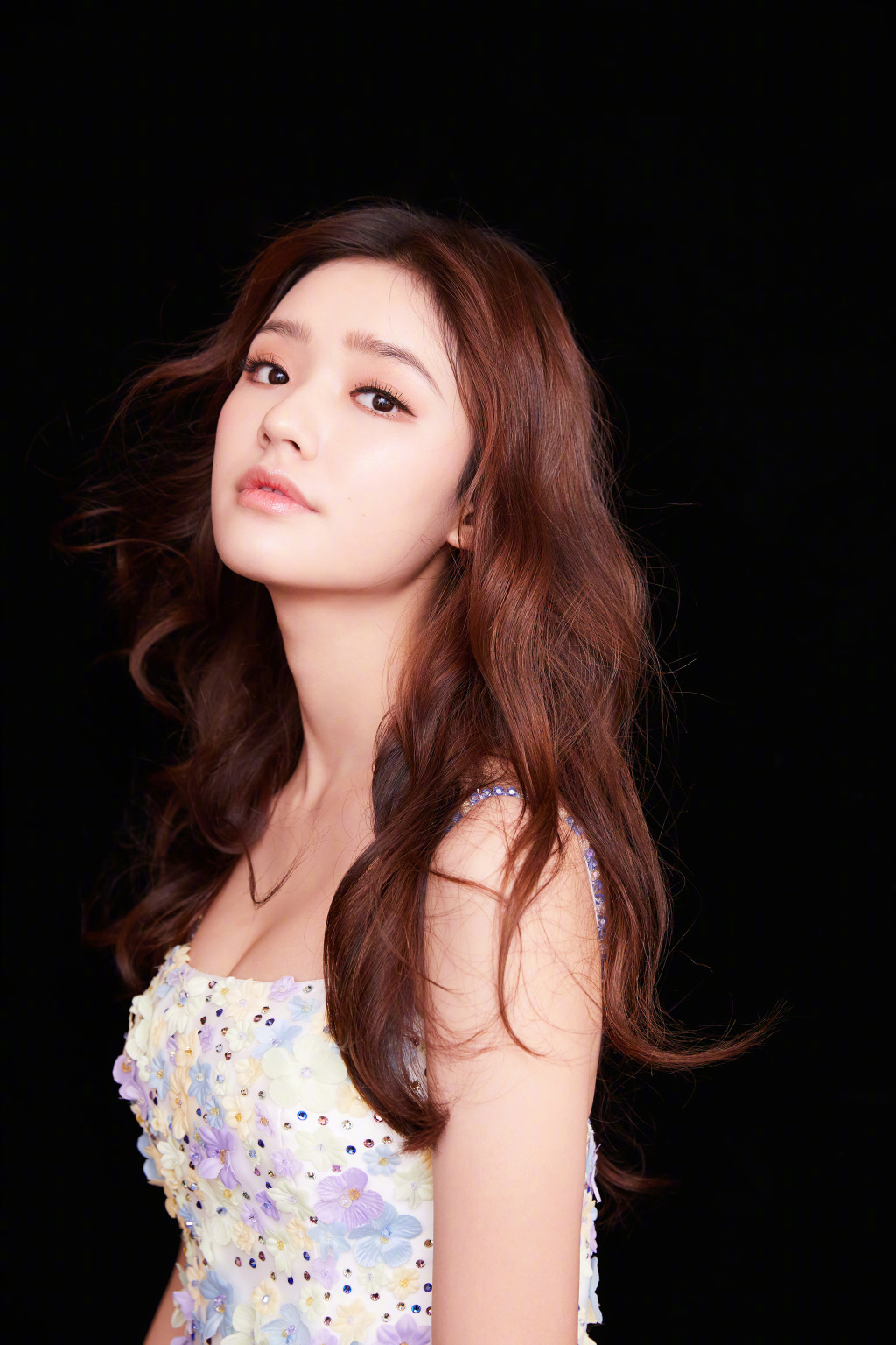 演员郭新，演艺之路的璀璨之星