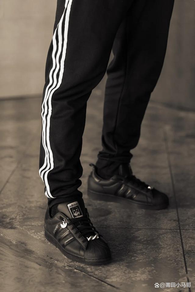 阿迪达斯新款男鞋，时代的步伐与潮流的引领