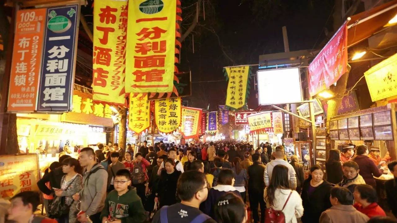 演员卢青，小巷深处的独特味道，一家隐藏版特色小店的探索之旅