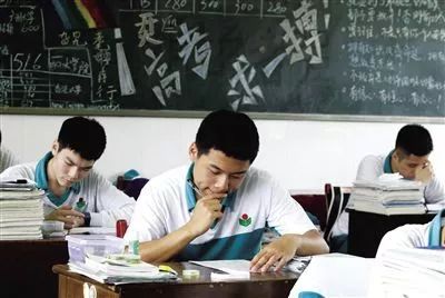 高考最新采访，聚焦考场内外的故事