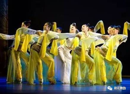 最新满族舞，与自然美景的邂逅，寻找内心的平和之旅