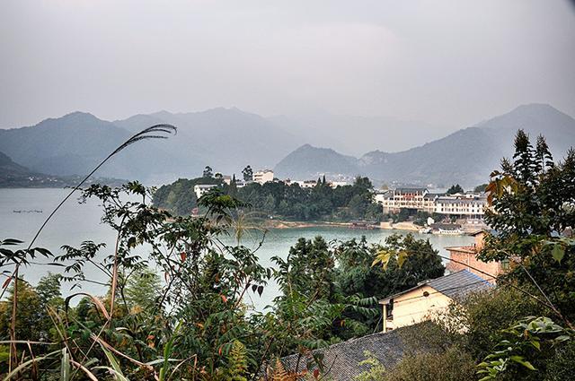 东江湖，时代新篇，湖光映照发展足迹