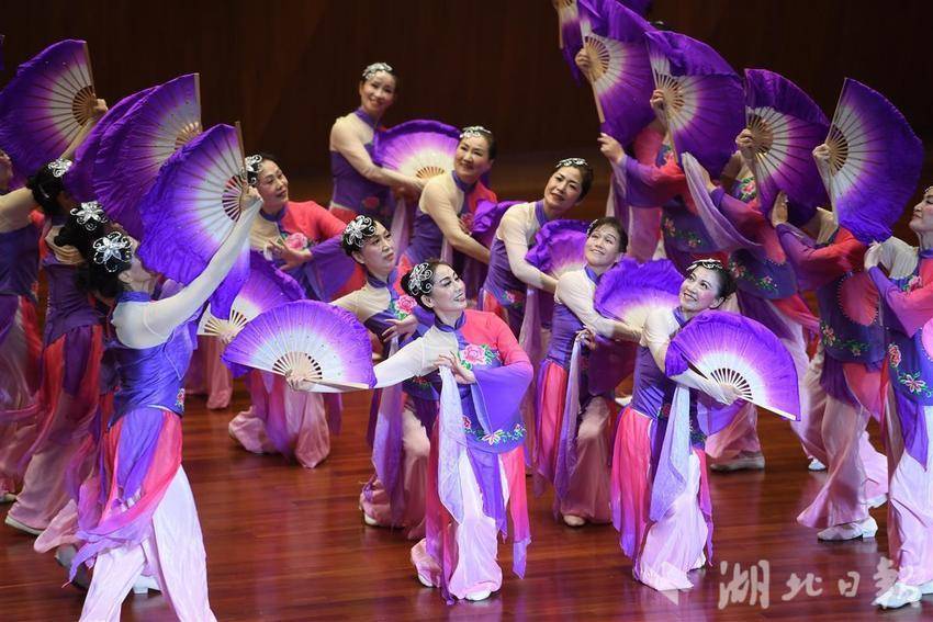 最新广舞蹈，舞动人生，自信与成就感的旋律