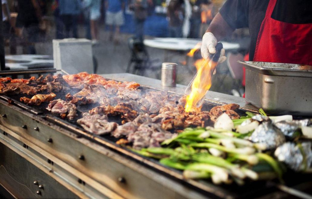 2025烧烤最新菜单，炭火边的温情故事