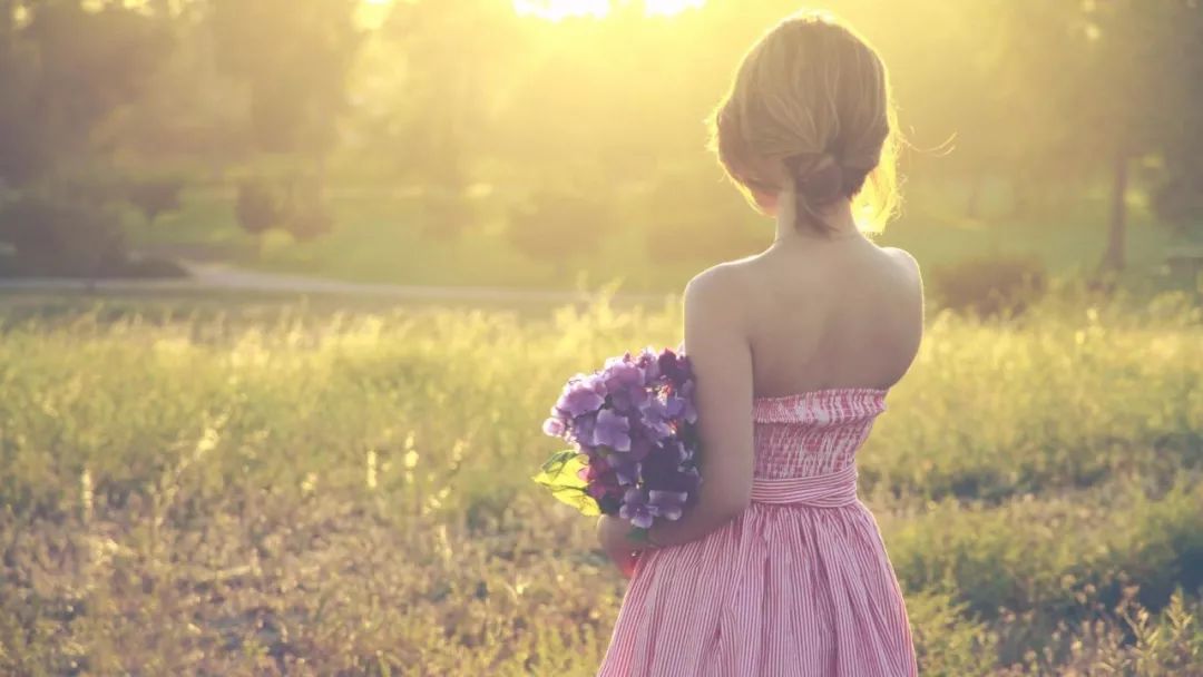 最新女人的情感科技宠儿——情感智能伴侣，重塑生活体验！